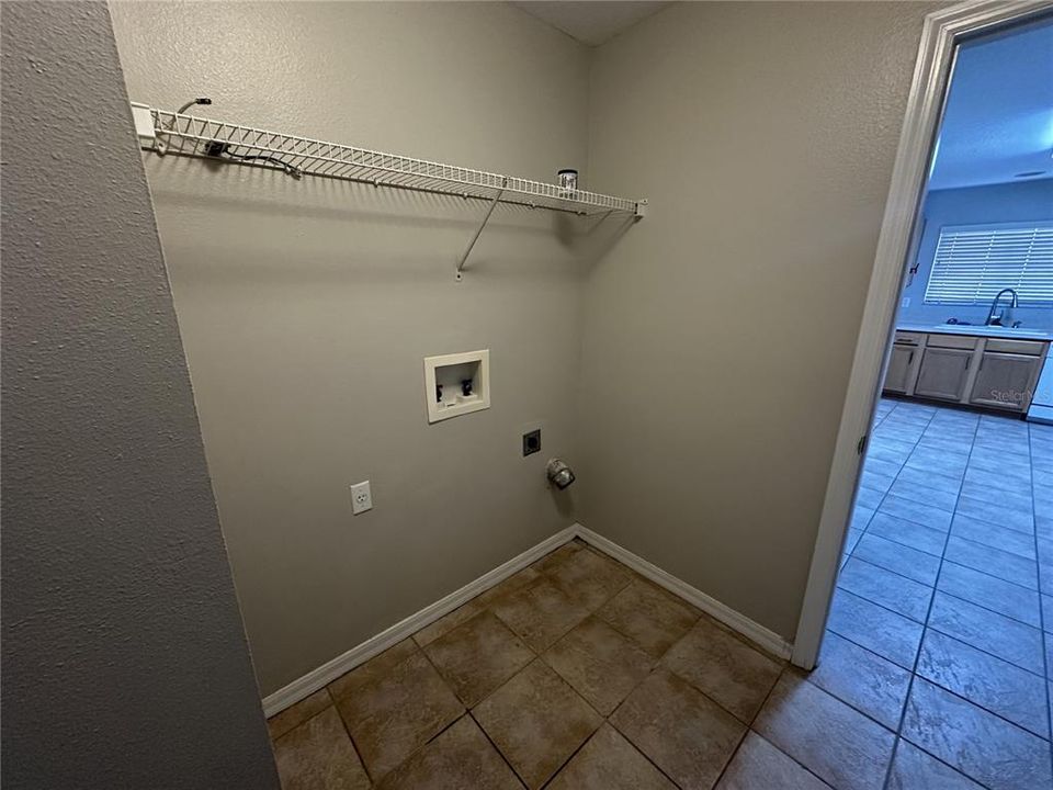 For Rent: $2,250 (3 beds, 2 baths, 2656 Square Feet)