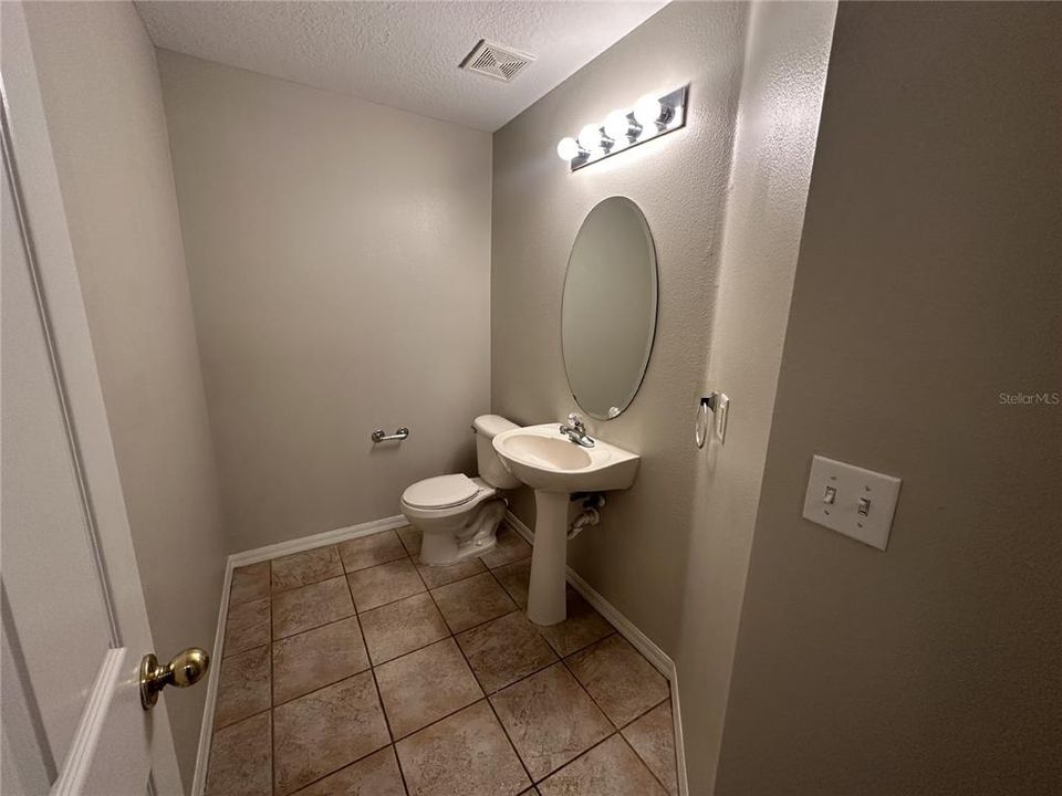 For Rent: $2,250 (3 beds, 2 baths, 2656 Square Feet)