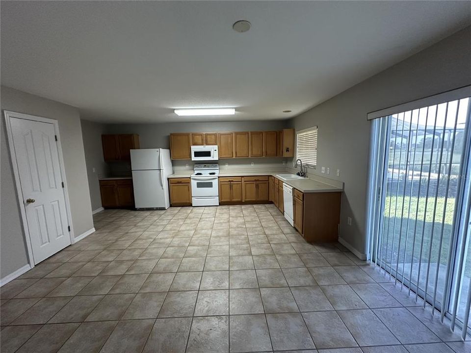 For Rent: $2,250 (3 beds, 2 baths, 2656 Square Feet)