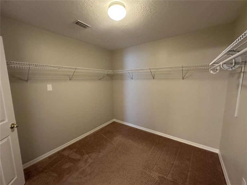 For Rent: $2,250 (3 beds, 2 baths, 2656 Square Feet)