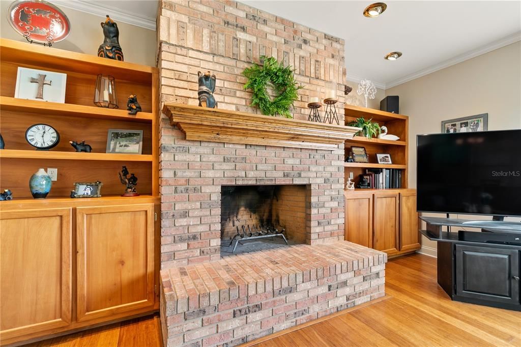 For Sale: $909,000 (3 beds, 2 baths, 2681 Square Feet)