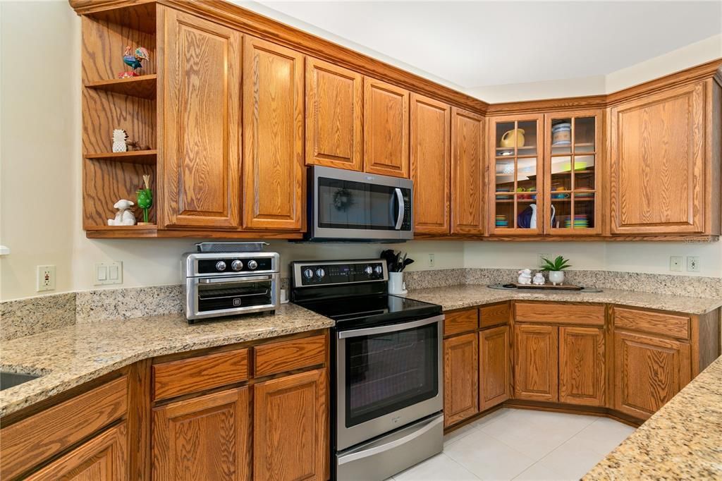 For Sale: $909,000 (3 beds, 2 baths, 2681 Square Feet)