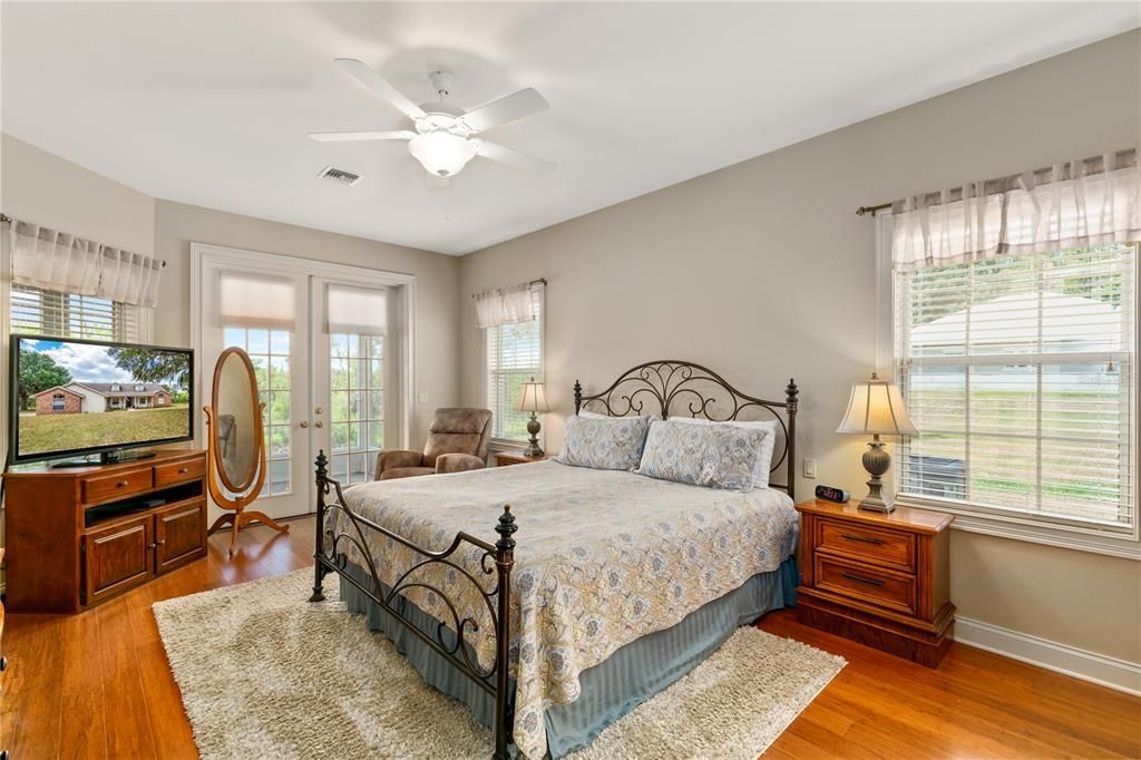 For Sale: $909,000 (3 beds, 2 baths, 2681 Square Feet)