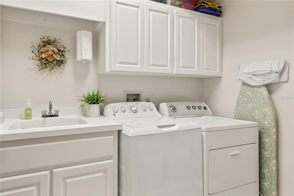 For Sale: $909,000 (3 beds, 2 baths, 2681 Square Feet)