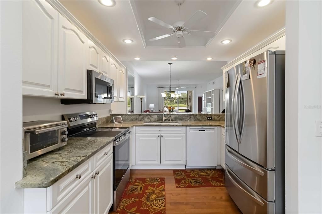 For Sale: $297,500 (2 beds, 2 baths, 1433 Square Feet)