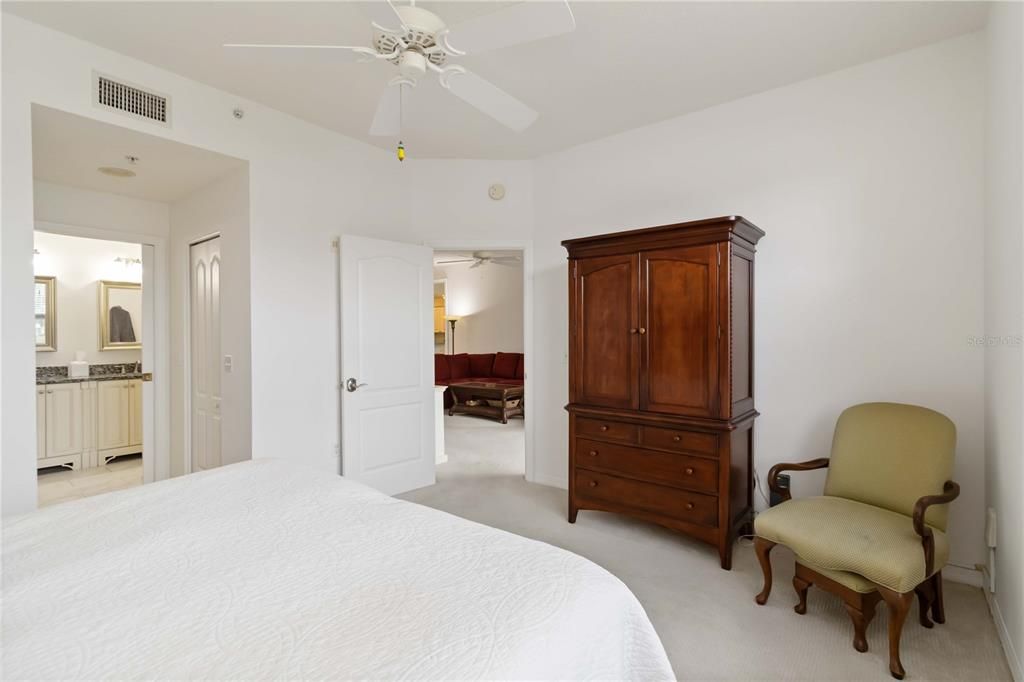 For Sale: $297,500 (2 beds, 2 baths, 1433 Square Feet)