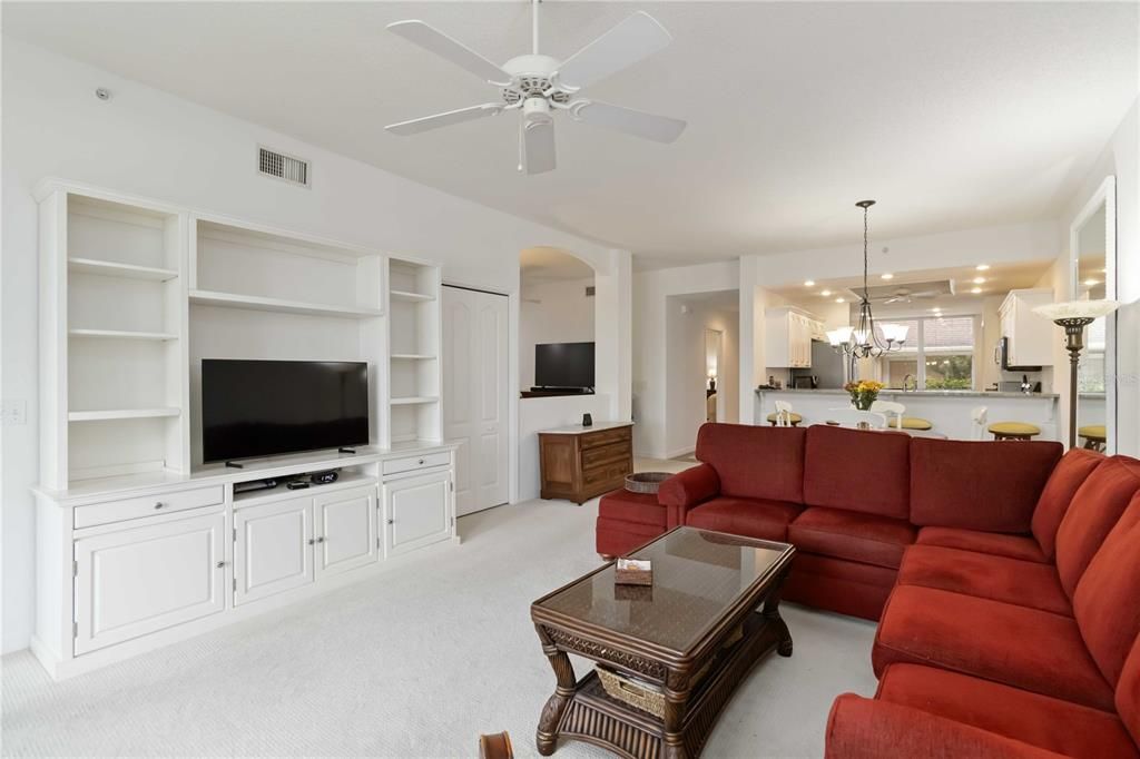 For Sale: $297,500 (2 beds, 2 baths, 1433 Square Feet)