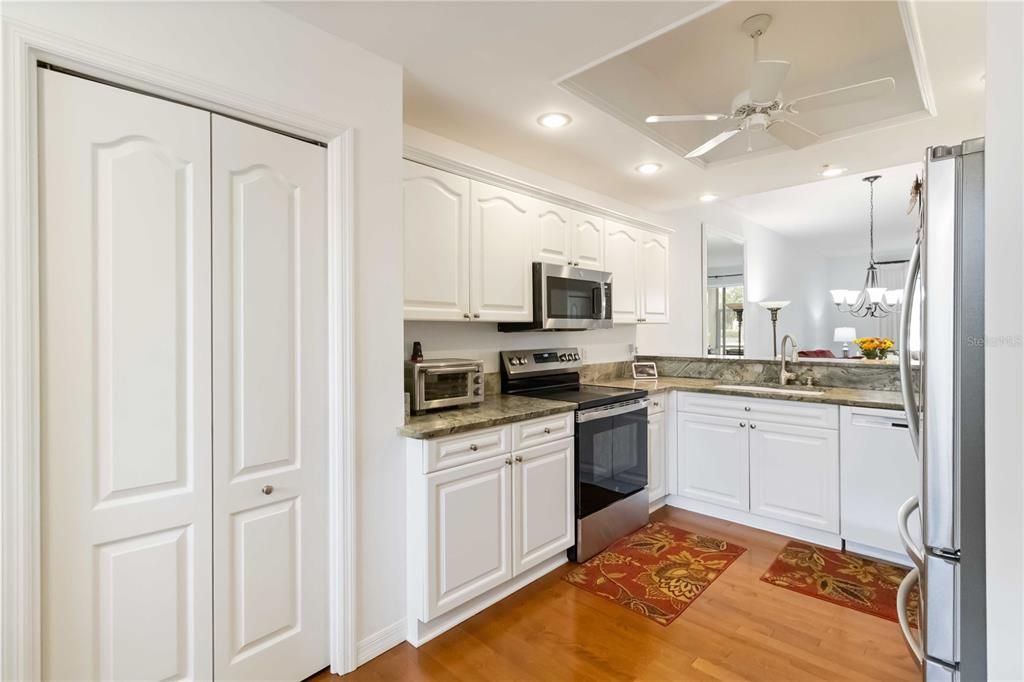 For Sale: $297,500 (2 beds, 2 baths, 1433 Square Feet)