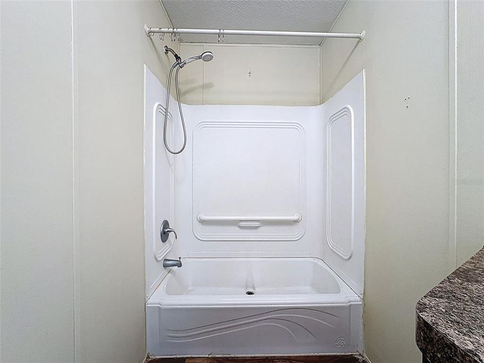 На продажу: $154,900 (2 спален, 2 ванн, 798 Квадратных фут)