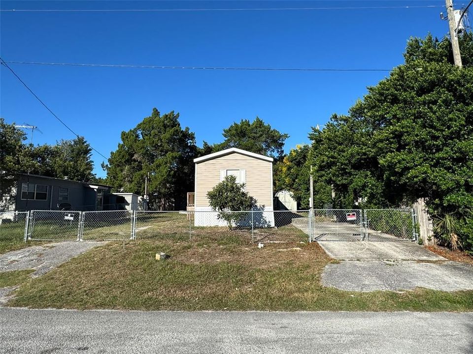 На продажу: $154,900 (2 спален, 2 ванн, 798 Квадратных фут)