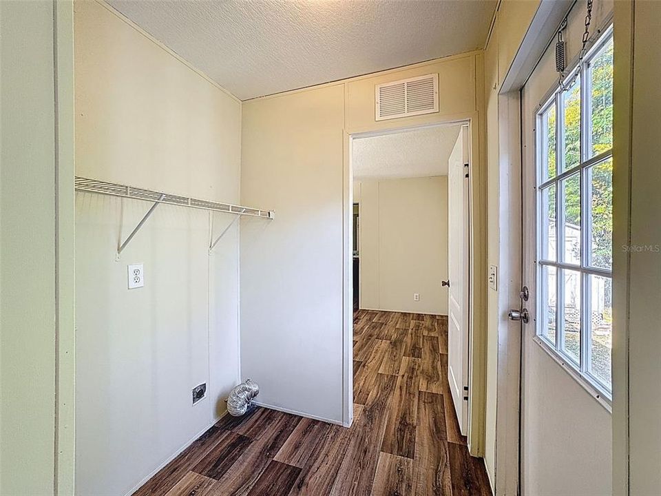 На продажу: $154,900 (2 спален, 2 ванн, 798 Квадратных фут)