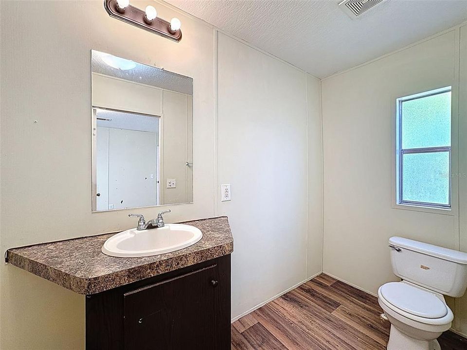 На продажу: $154,900 (2 спален, 2 ванн, 798 Квадратных фут)