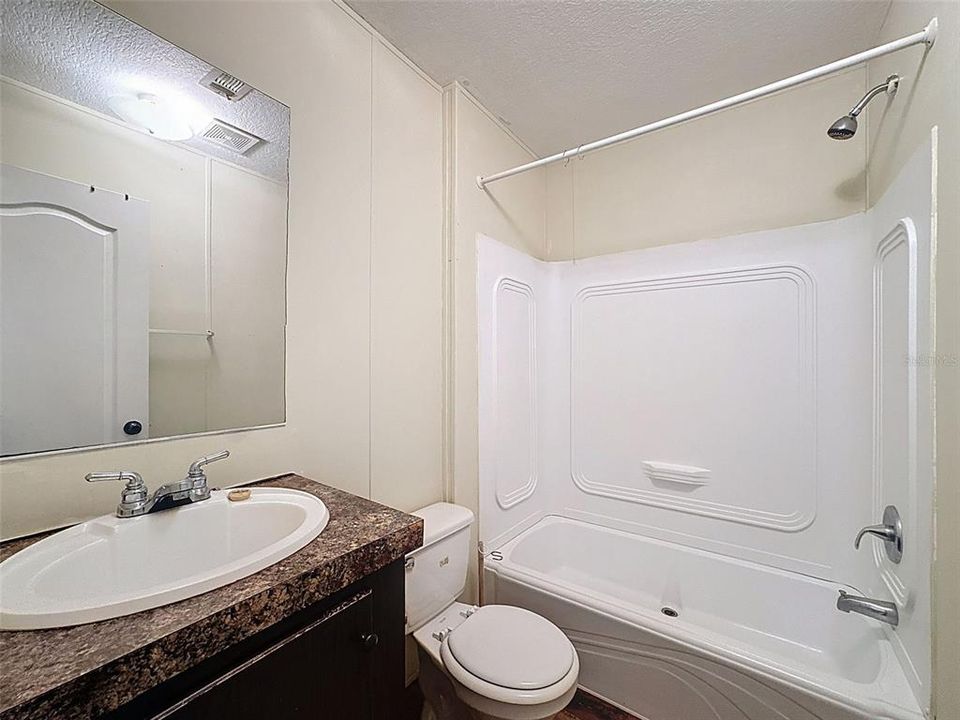 На продажу: $154,900 (2 спален, 2 ванн, 798 Квадратных фут)