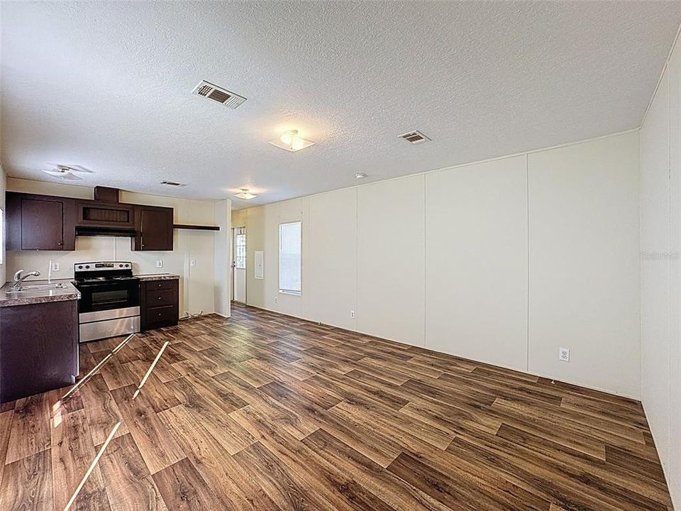 На продажу: $154,900 (2 спален, 2 ванн, 798 Квадратных фут)