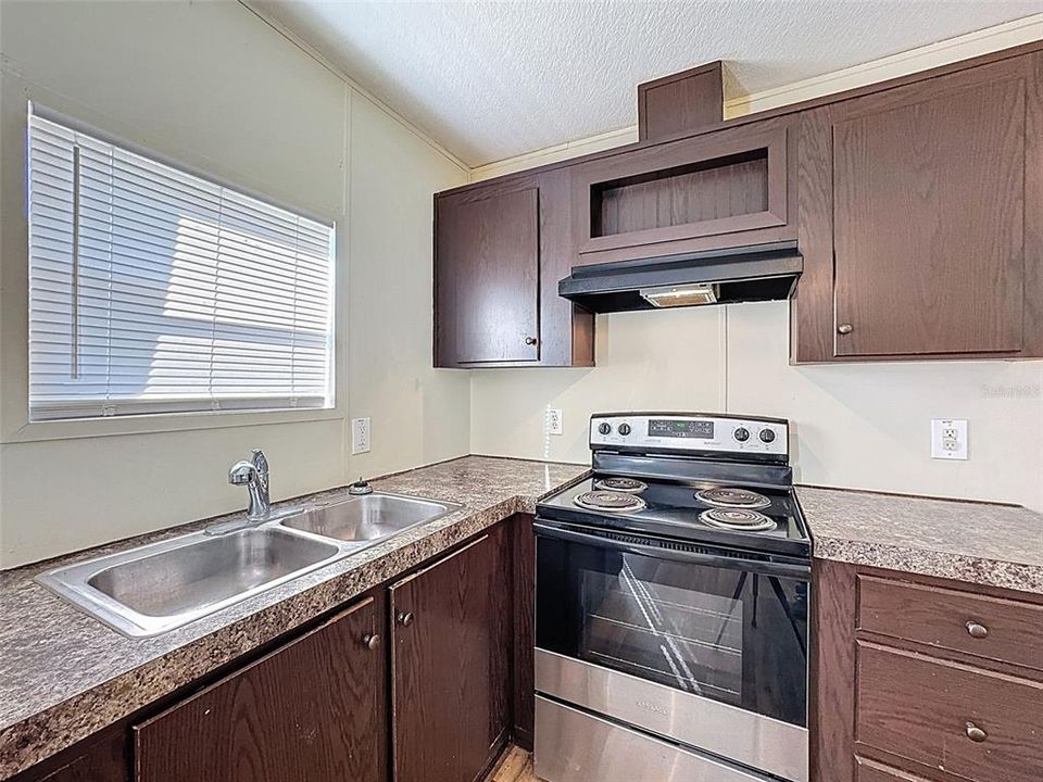 На продажу: $154,900 (2 спален, 2 ванн, 798 Квадратных фут)