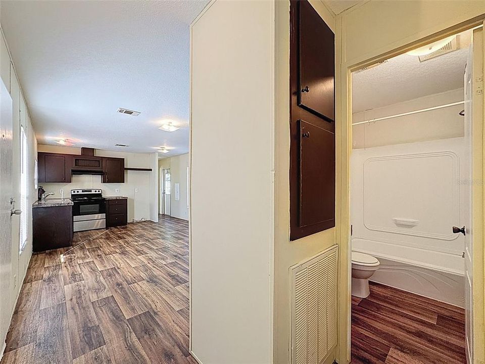 На продажу: $154,900 (2 спален, 2 ванн, 798 Квадратных фут)