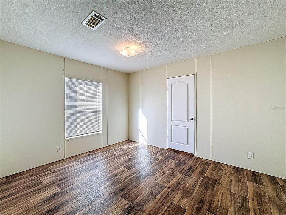 На продажу: $154,900 (2 спален, 2 ванн, 798 Квадратных фут)