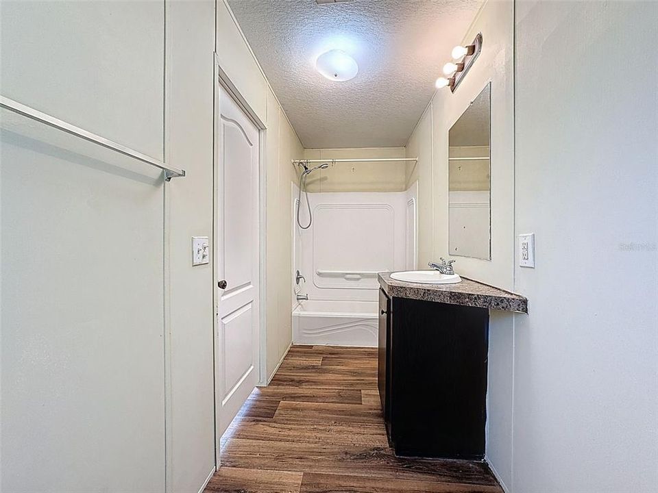 На продажу: $154,900 (2 спален, 2 ванн, 798 Квадратных фут)