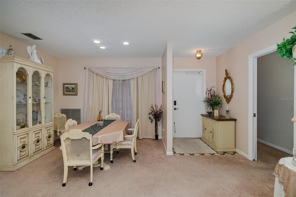 For Rent: $2,400 (3 beds, 2 baths, 1528 Square Feet)