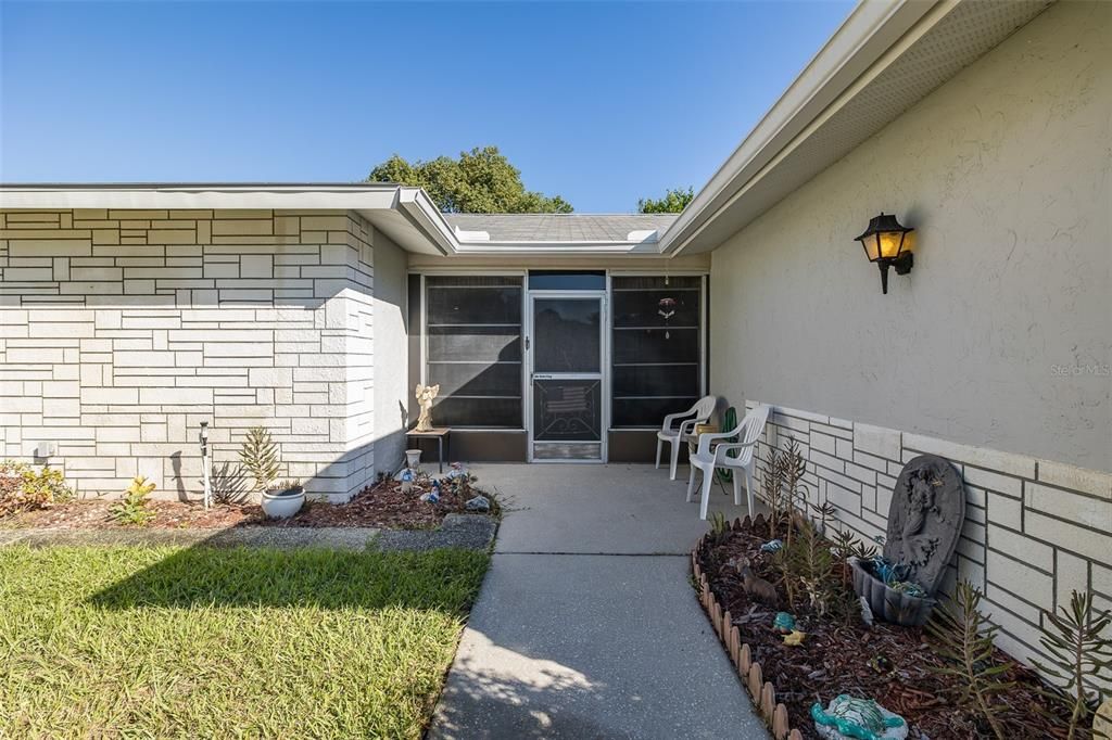 For Rent: $2,400 (3 beds, 2 baths, 1528 Square Feet)