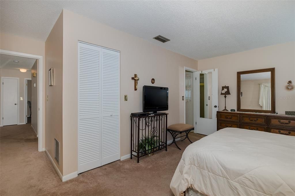 For Rent: $2,400 (3 beds, 2 baths, 1528 Square Feet)