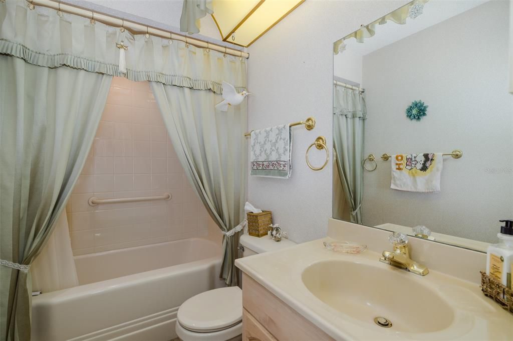 For Rent: $2,400 (3 beds, 2 baths, 1528 Square Feet)