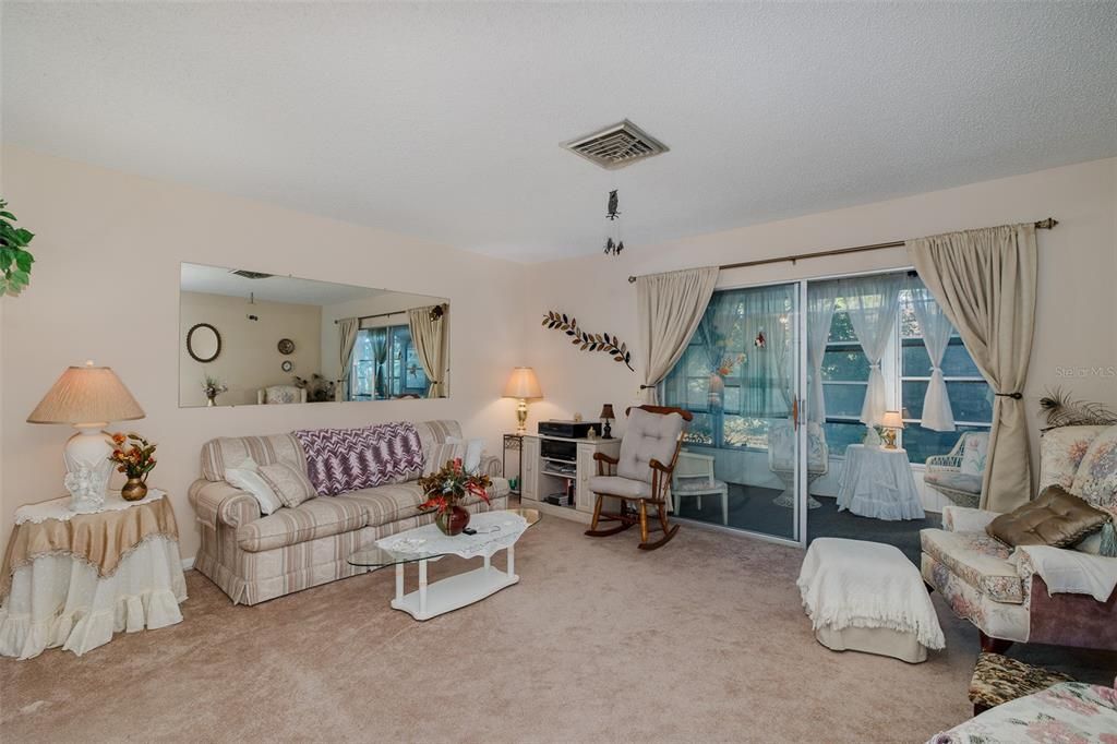 For Rent: $2,400 (3 beds, 2 baths, 1528 Square Feet)