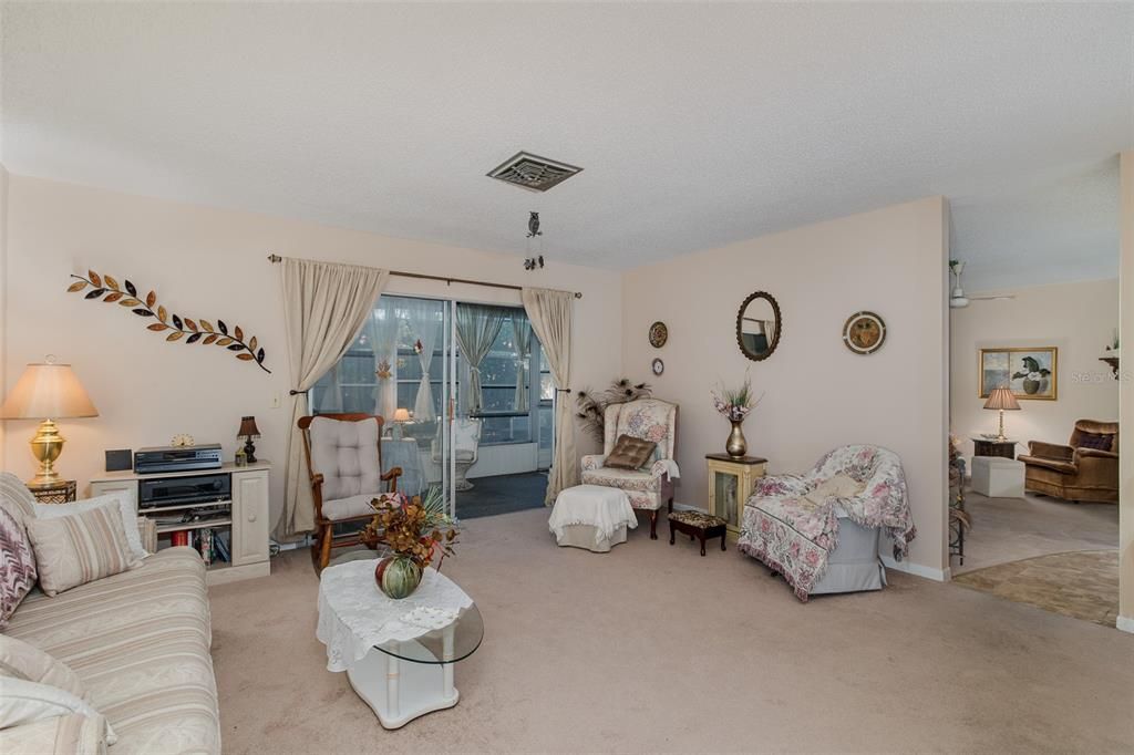 For Rent: $2,400 (3 beds, 2 baths, 1528 Square Feet)