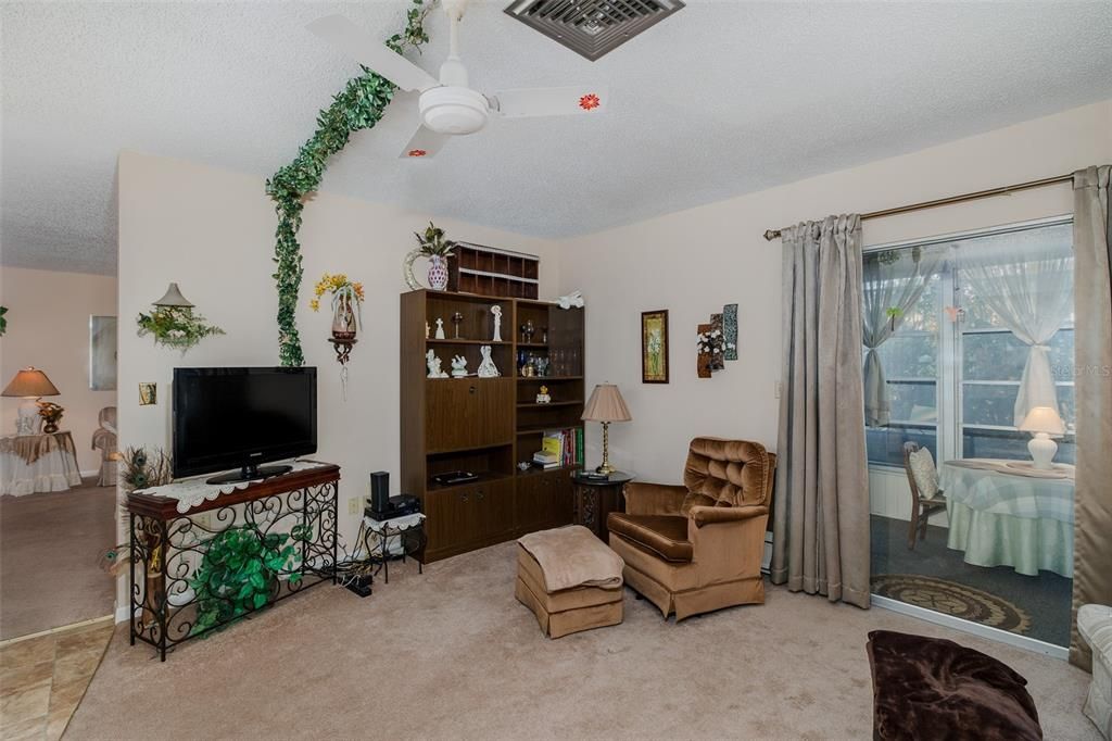 For Rent: $2,400 (3 beds, 2 baths, 1528 Square Feet)