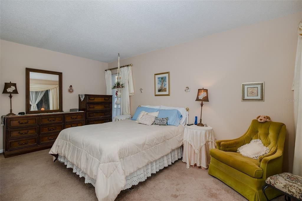 For Rent: $2,400 (3 beds, 2 baths, 1528 Square Feet)