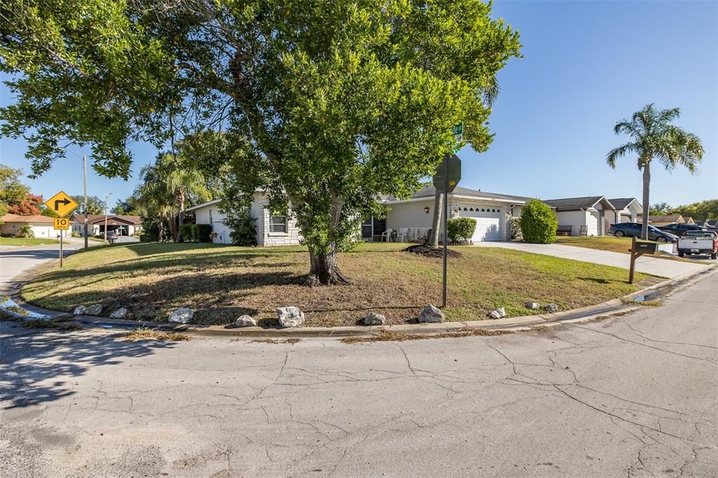 For Rent: $2,400 (3 beds, 2 baths, 1528 Square Feet)