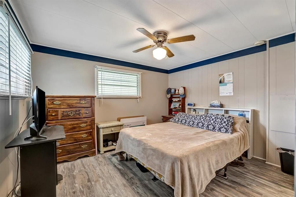 For Sale: $124,900 (2 beds, 1 baths, 891 Square Feet)