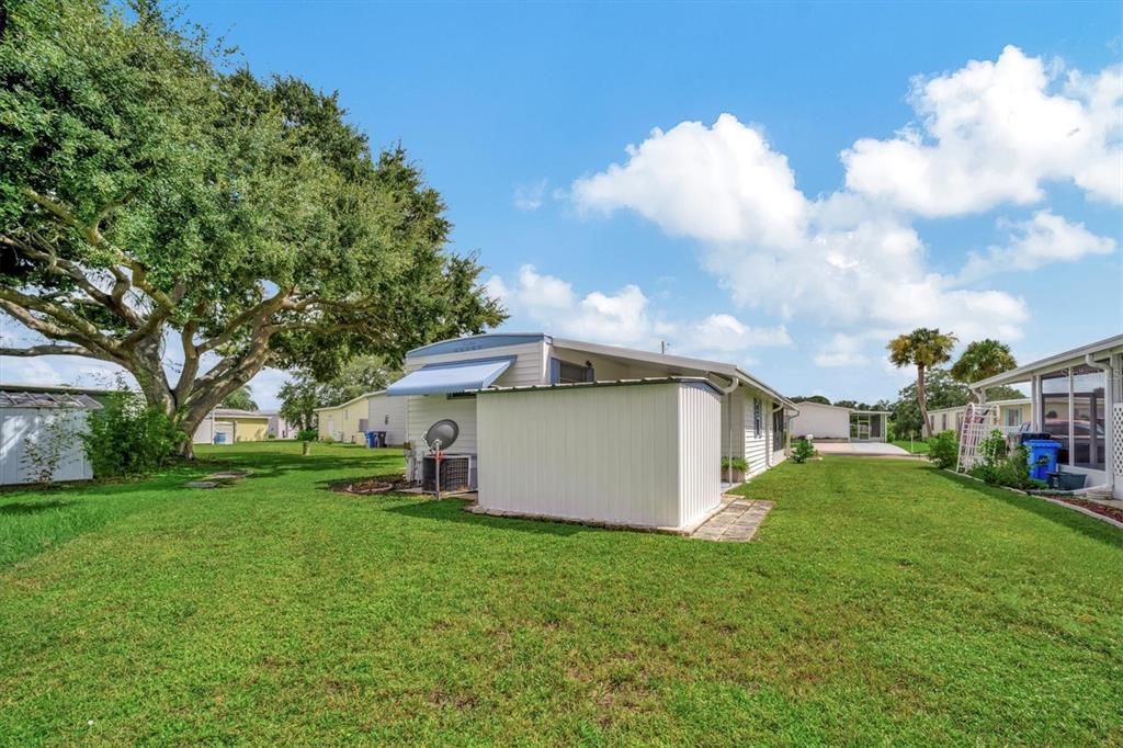 For Sale: $124,900 (2 beds, 1 baths, 891 Square Feet)