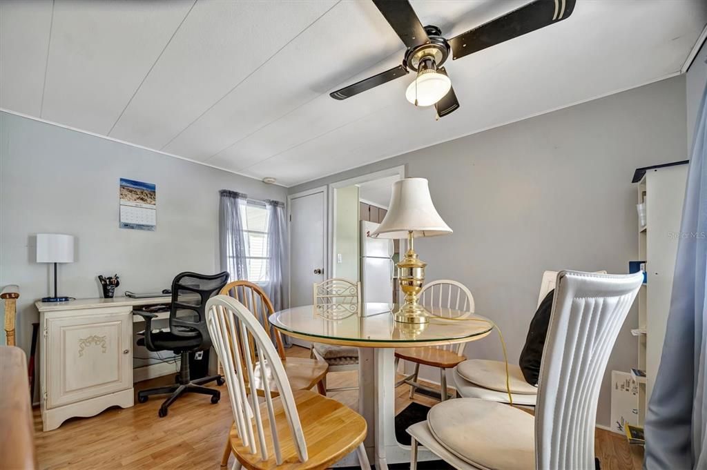 For Sale: $124,900 (2 beds, 1 baths, 891 Square Feet)