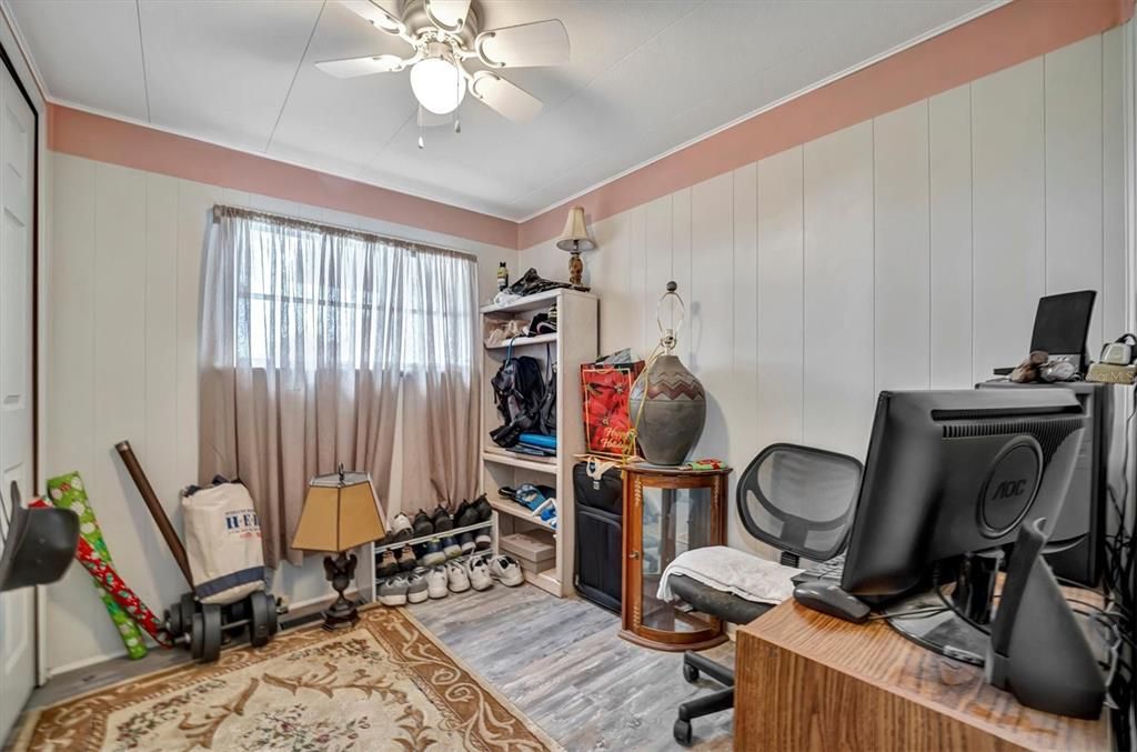 For Sale: $124,900 (2 beds, 1 baths, 891 Square Feet)