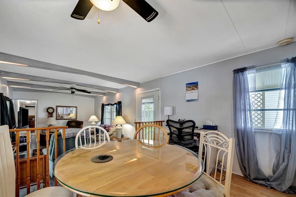 For Sale: $124,900 (2 beds, 1 baths, 891 Square Feet)