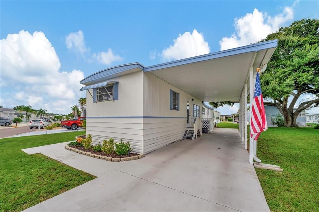 For Sale: $124,900 (2 beds, 1 baths, 891 Square Feet)