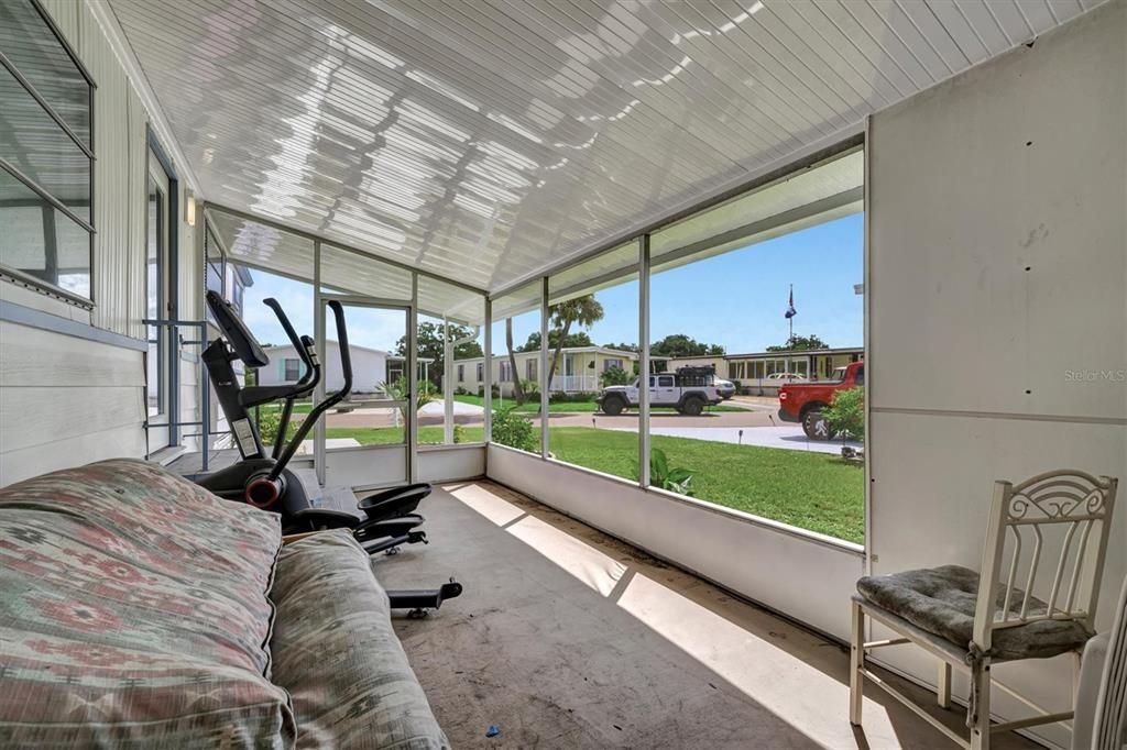 For Sale: $124,900 (2 beds, 1 baths, 891 Square Feet)