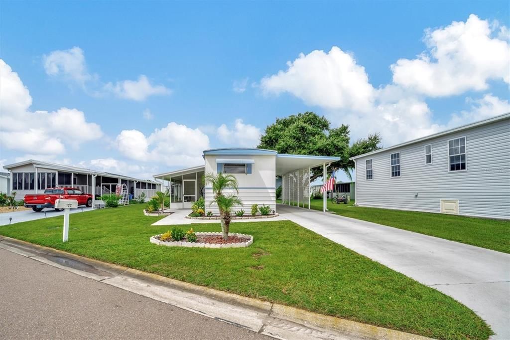 For Sale: $124,900 (2 beds, 1 baths, 891 Square Feet)