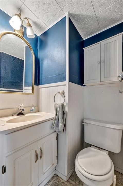 For Sale: $124,900 (2 beds, 1 baths, 891 Square Feet)