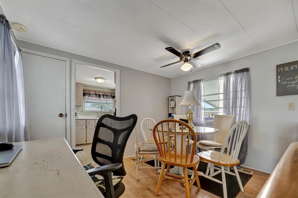 For Sale: $124,900 (2 beds, 1 baths, 891 Square Feet)