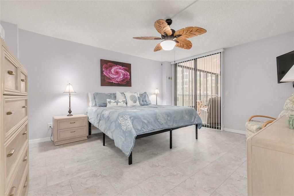 For Sale: $615,999 (2 beds, 2 baths, 1357 Square Feet)