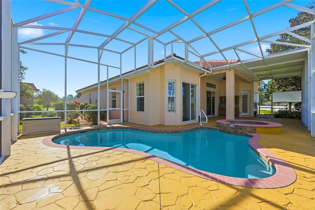 Activo con contrato: $530,000 (4 camas, 3 baños, 2693 Pies cuadrados)