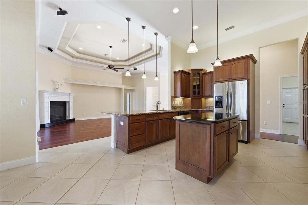 Activo con contrato: $530,000 (4 camas, 3 baños, 2693 Pies cuadrados)