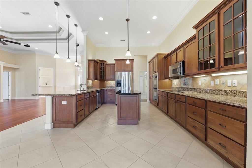 Activo con contrato: $530,000 (4 camas, 3 baños, 2693 Pies cuadrados)