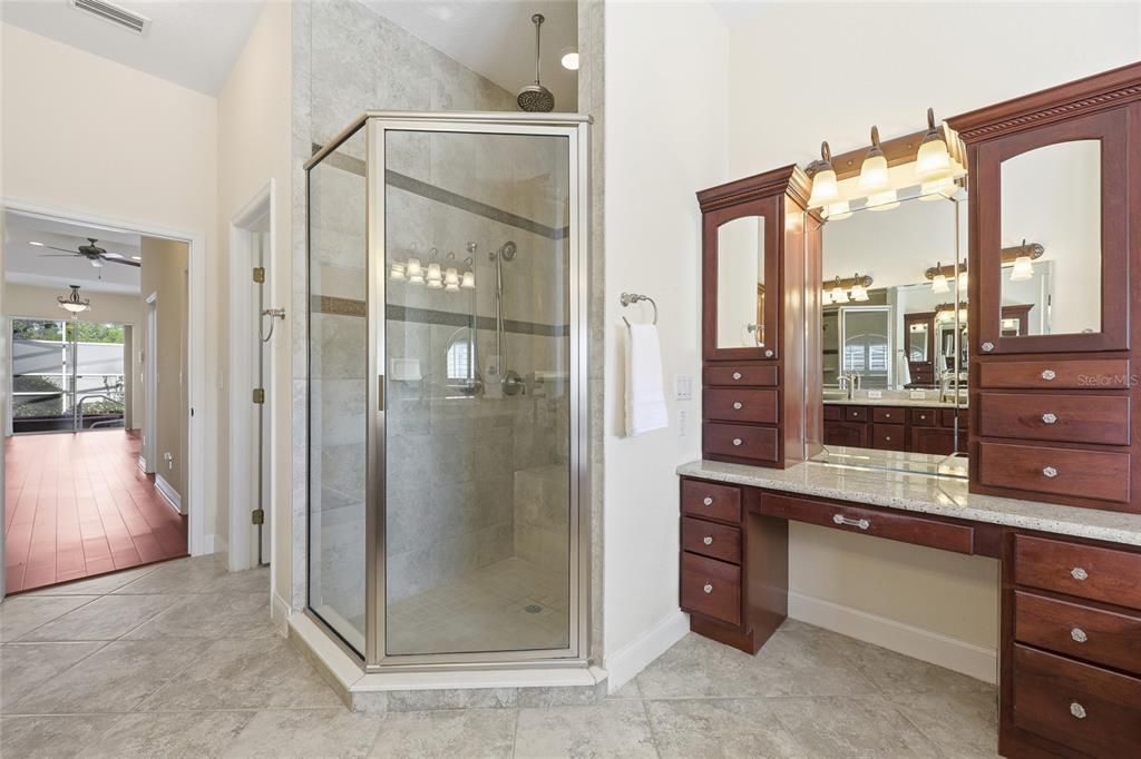 Activo con contrato: $530,000 (4 camas, 3 baños, 2693 Pies cuadrados)