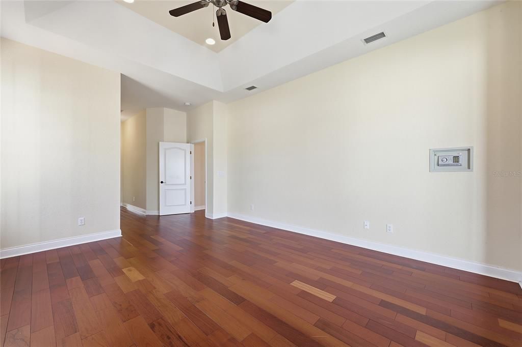 Activo con contrato: $530,000 (4 camas, 3 baños, 2693 Pies cuadrados)