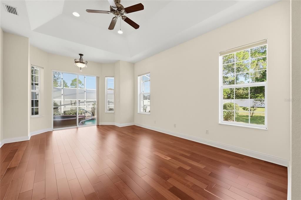 Activo con contrato: $530,000 (4 camas, 3 baños, 2693 Pies cuadrados)