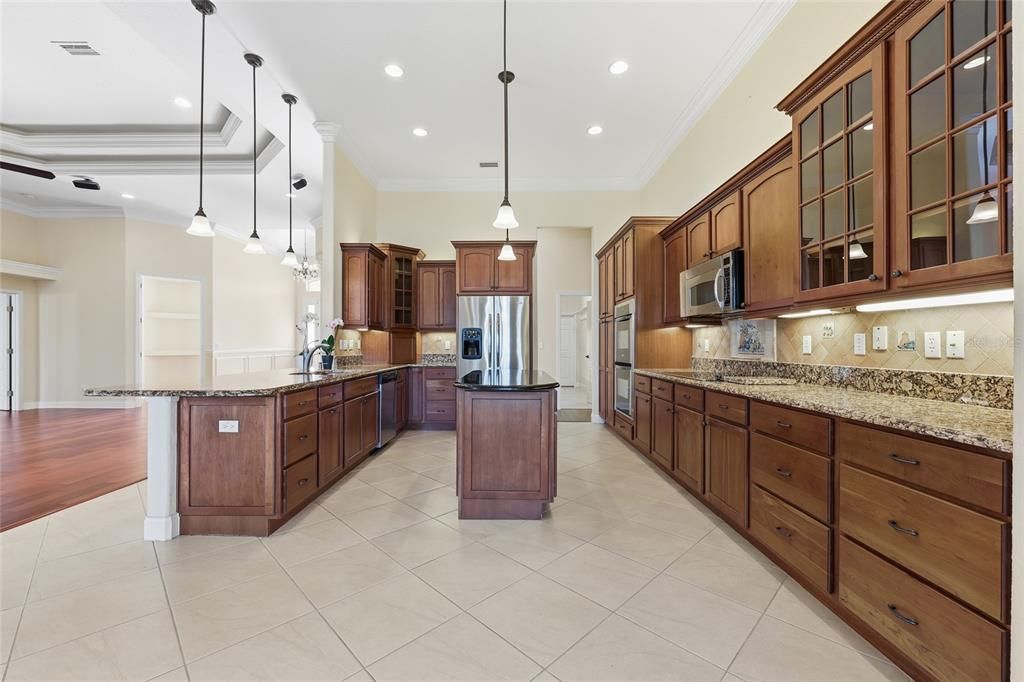 Activo con contrato: $530,000 (4 camas, 3 baños, 2693 Pies cuadrados)