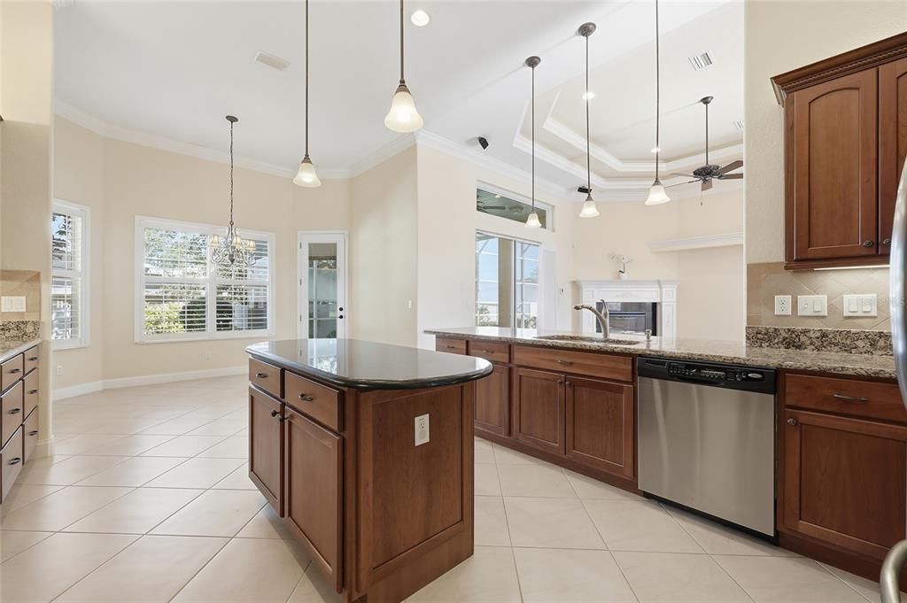 Activo con contrato: $530,000 (4 camas, 3 baños, 2693 Pies cuadrados)